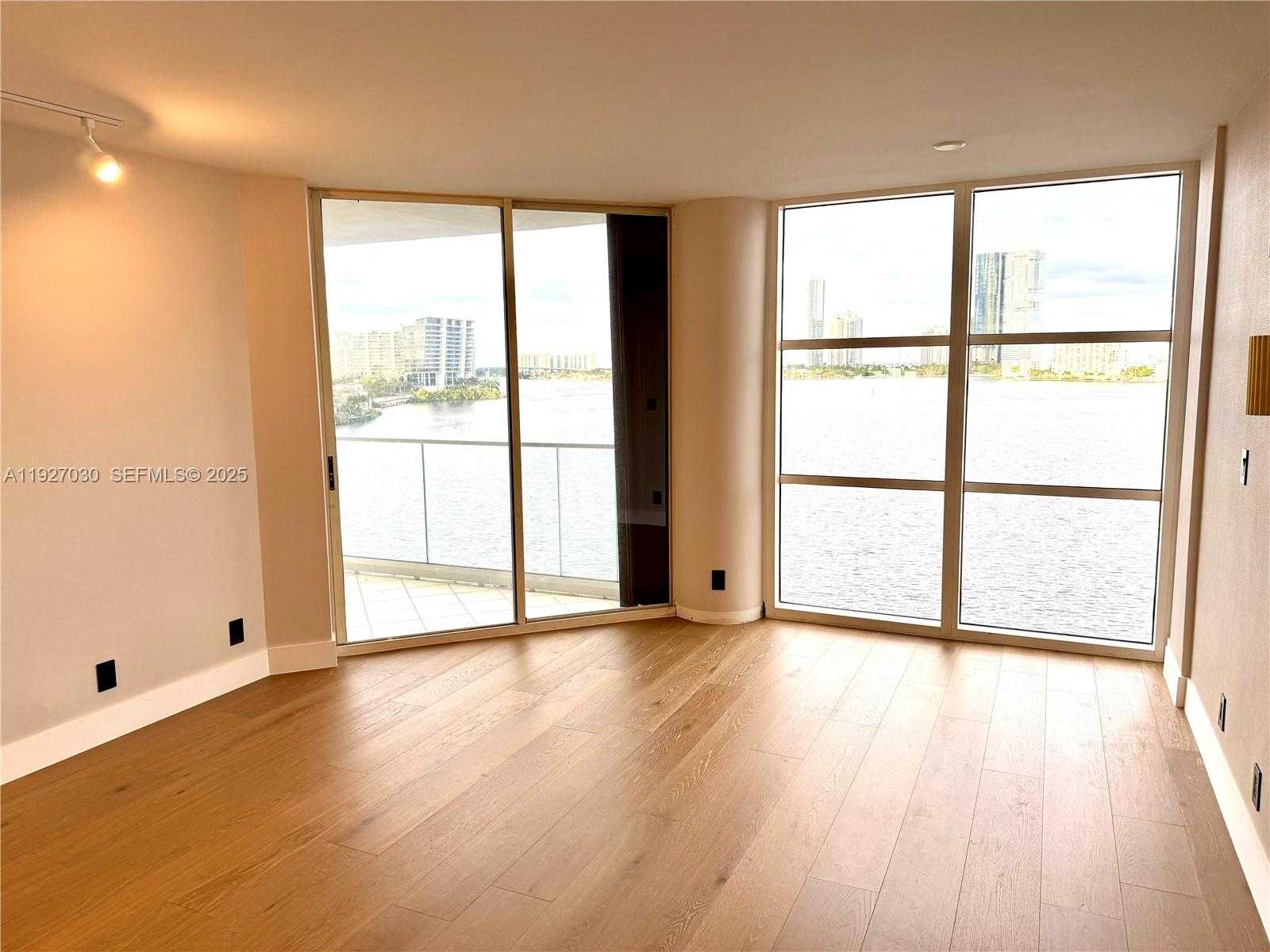 Small Image of 2800 ISLAND BLVD #706, Aventura Number 6