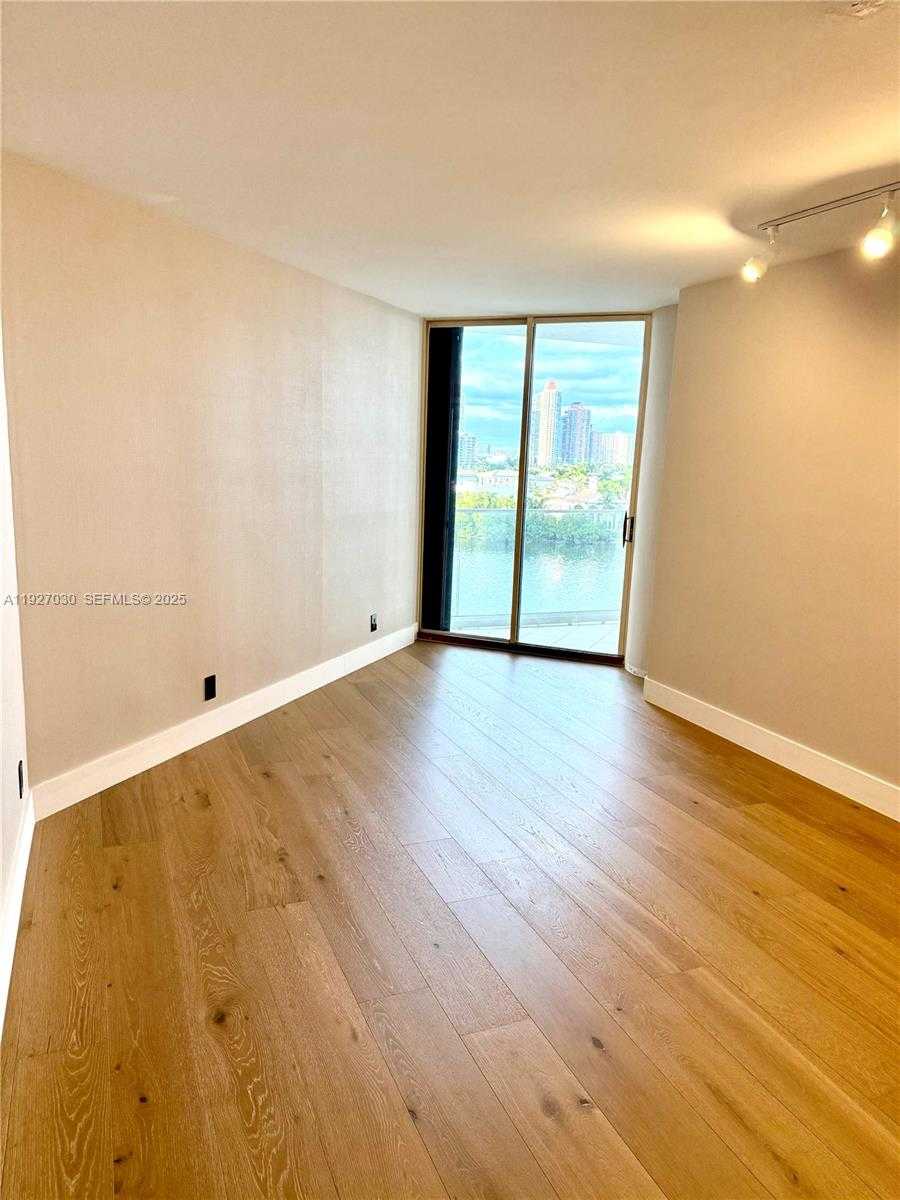 Small Image of 2800 ISLAND BLVD #706, Aventura Number 9