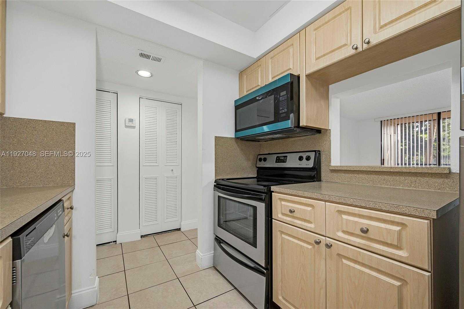 Small Image of 14421 NORTH KENDALL DR #101M, Miami Number 5