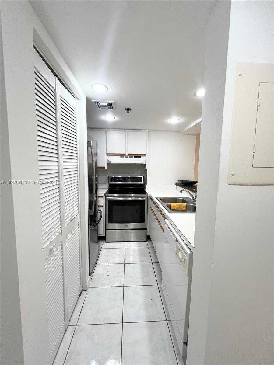 Small Image of 540 BRICKELL KEY DR #214, Miami Number 18
