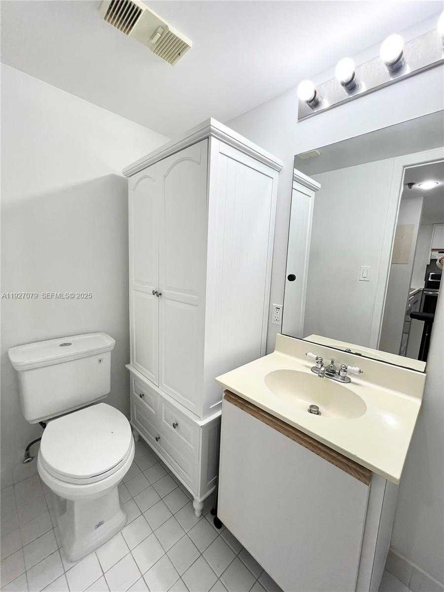 Small Image of 540 BRICKELL KEY DR #214, Miami Number 21