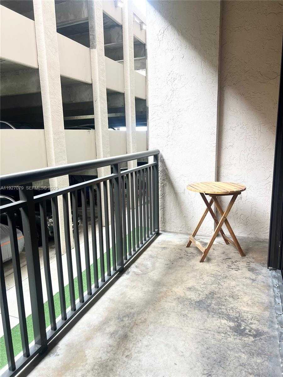 Small Image of 540 BRICKELL KEY DR #214, Miami Number 3