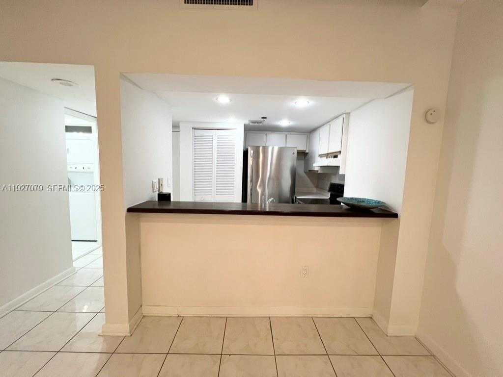 Small Image of 540 BRICKELL KEY DR #214, Miami Number 4