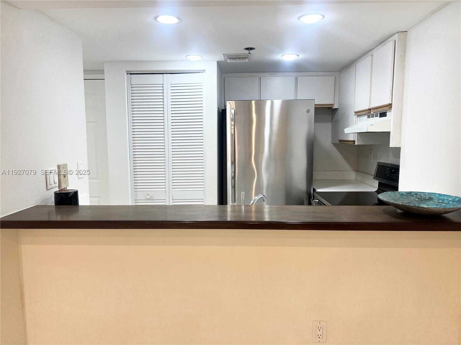 Small Image of 540 BRICKELL KEY DR #214, Miami Number 6