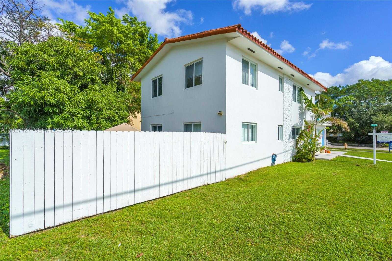 Imagen de Pequeño Objeto