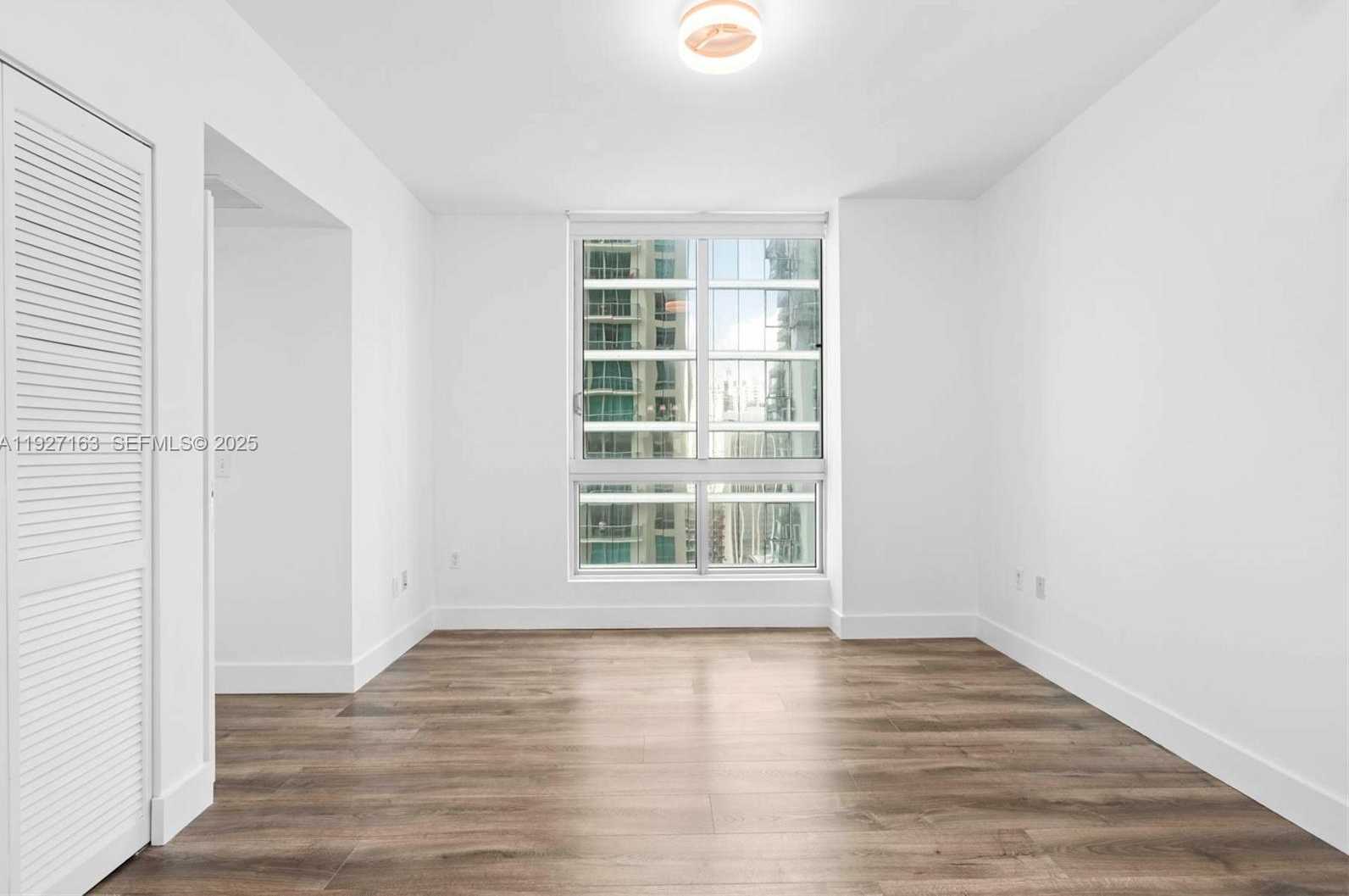 Small Image of 300 SOUTH BISCAYNE BLVD #T-2802, Miami Number 22