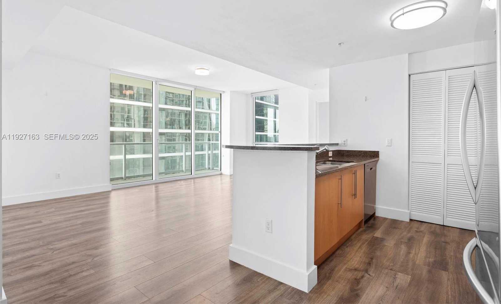 Small Image of 300 SOUTH BISCAYNE BLVD #T-2802, Miami Number 7