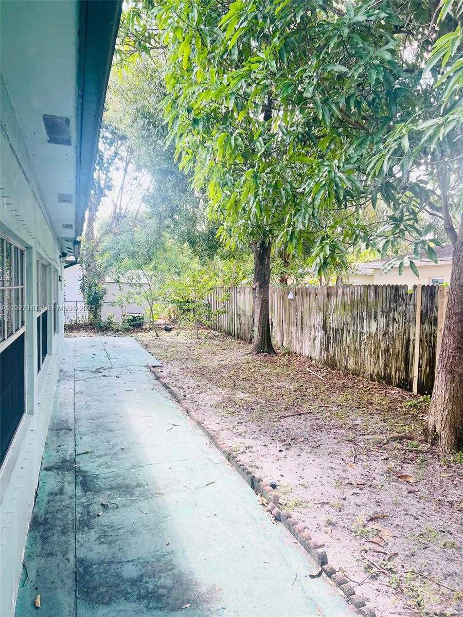 Small Image of 850 SOUTH WEST 50TH TER, Margate Number 14