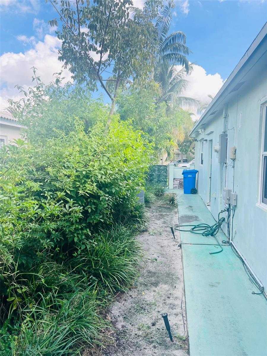 Small Image of 850 SOUTH WEST 50TH TER, Margate Number 15