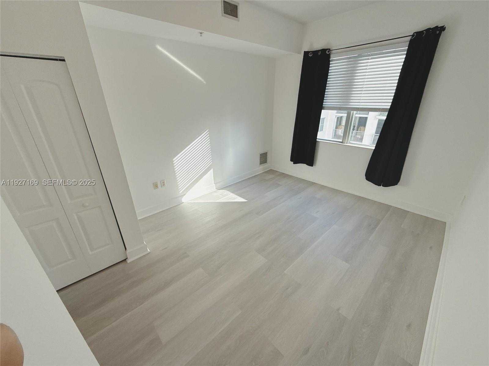 Imagen de Pequeño Objeto