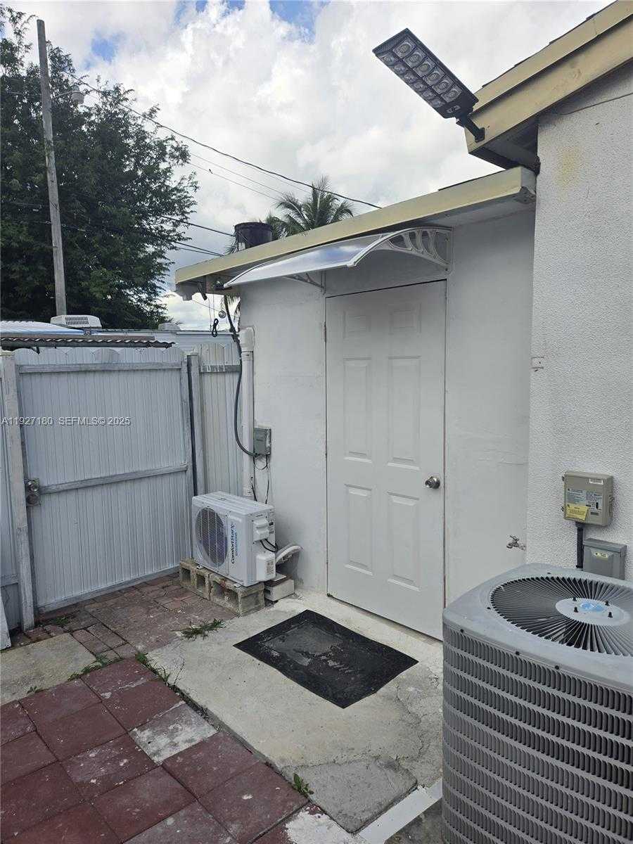 Small Image of 16240 NORTH WEST 18TH AVE, Miami Gardens Number 4