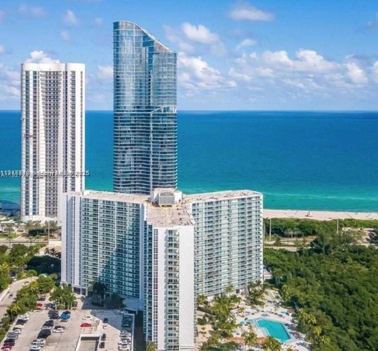Small Image of 100 BAYVIEW DR #903, Sunny Isles Beach Number 1
