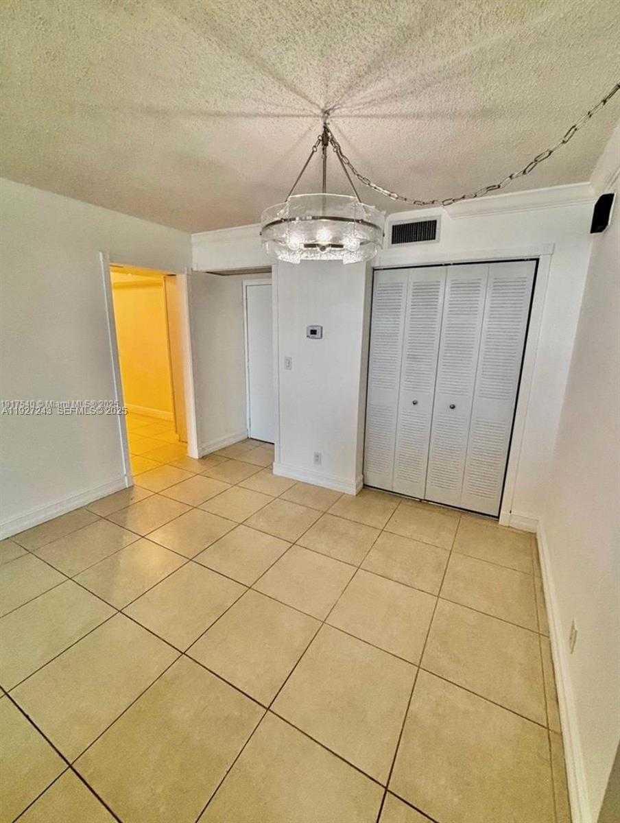 Small Image of 100 BAYVIEW DR #903, Sunny Isles Beach Number 11
