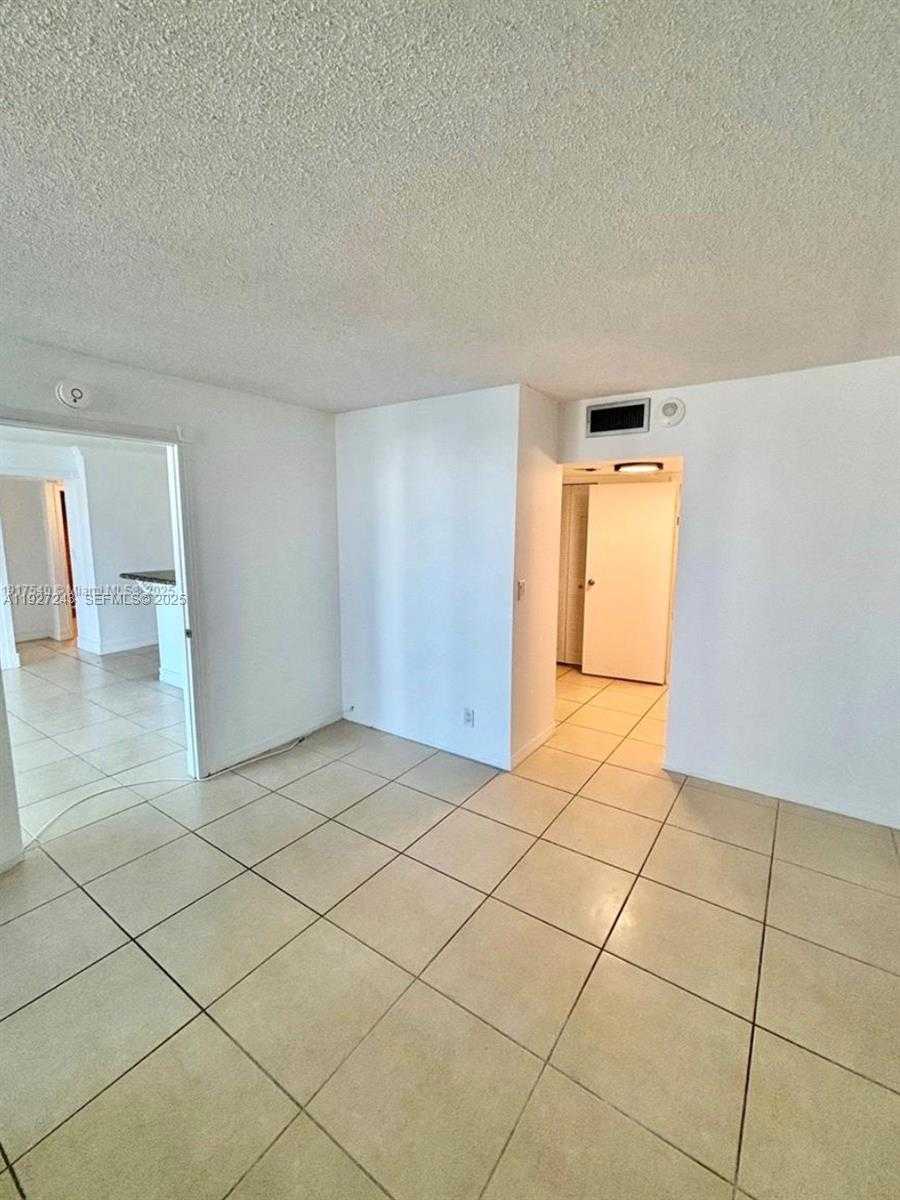 Small Image of 100 BAYVIEW DR #903, Sunny Isles Beach Number 12