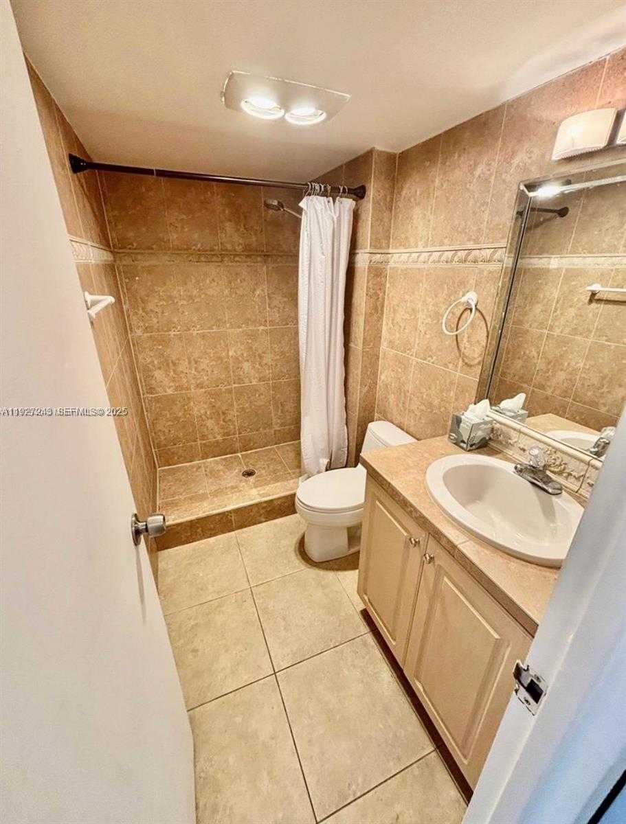 Small Image of 100 BAYVIEW DR #903, Sunny Isles Beach Number 17