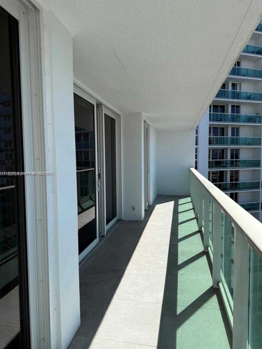 Small Image of 100 BAYVIEW DR #903, Sunny Isles Beach Number 5