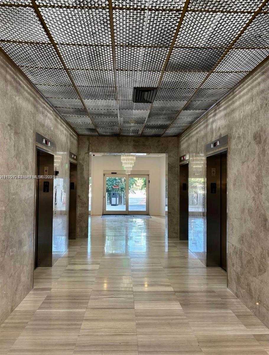 Small Image of 100 BAYVIEW DR #903, Sunny Isles Beach Number 6