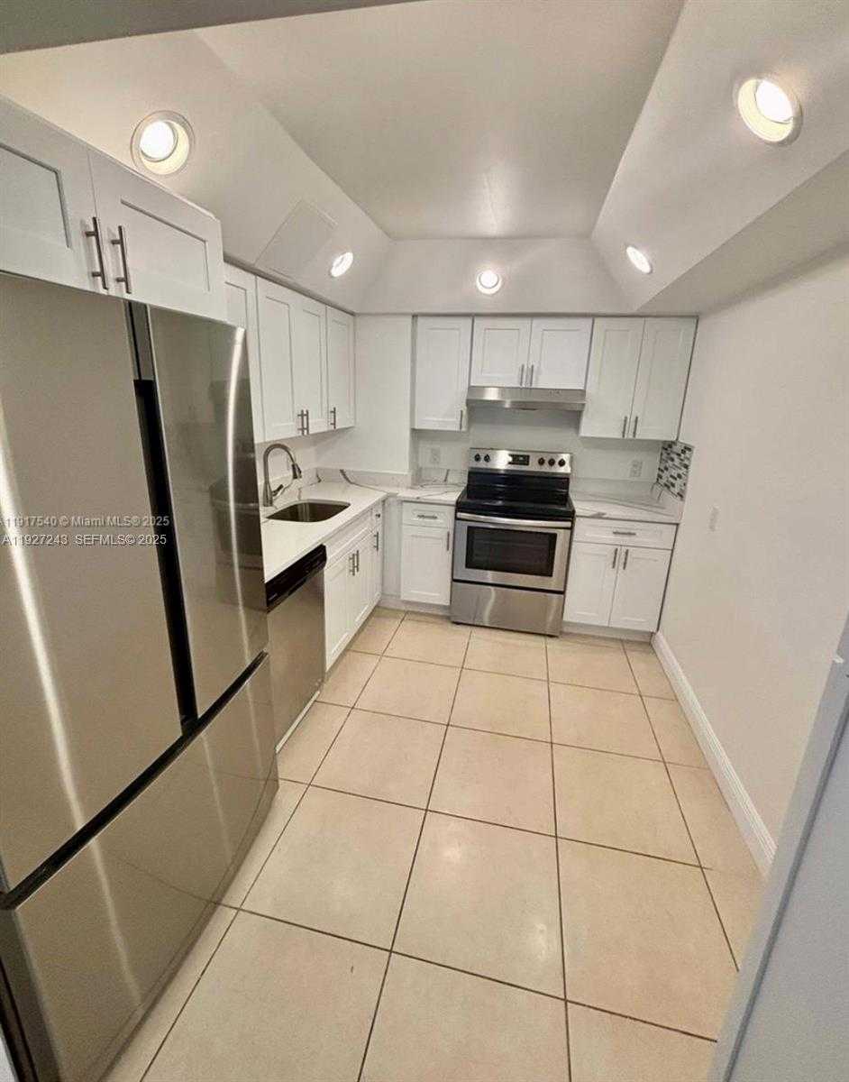 Small Image of 100 BAYVIEW DR #903, Sunny Isles Beach Number 8