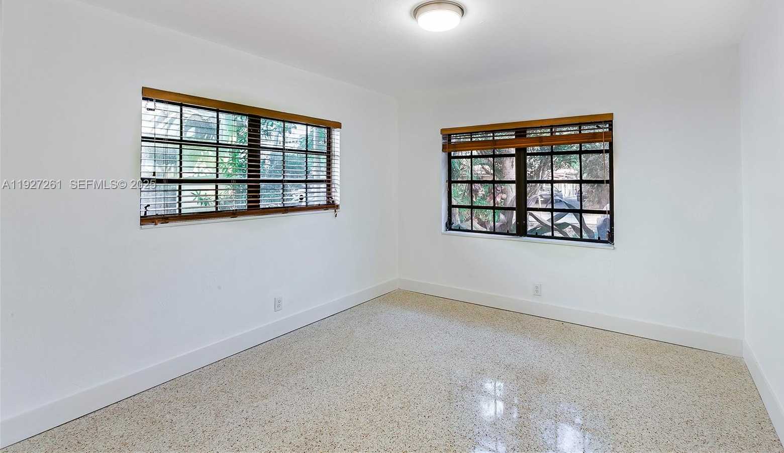 Small Image of 407 MINORCA AVE, Coral Gables Number 12