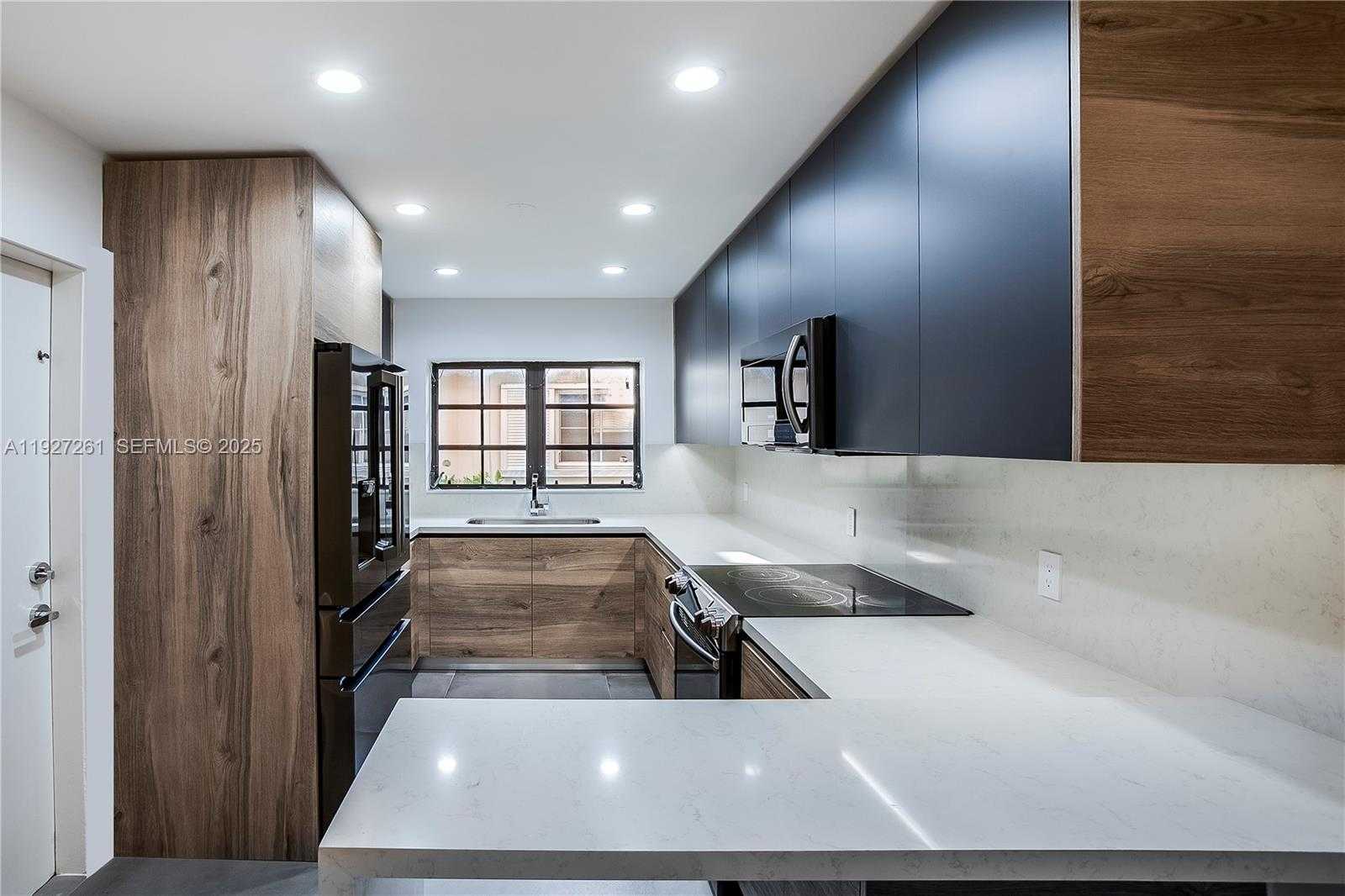 Small Image of 407 MINORCA AVE, Coral Gables Number 5