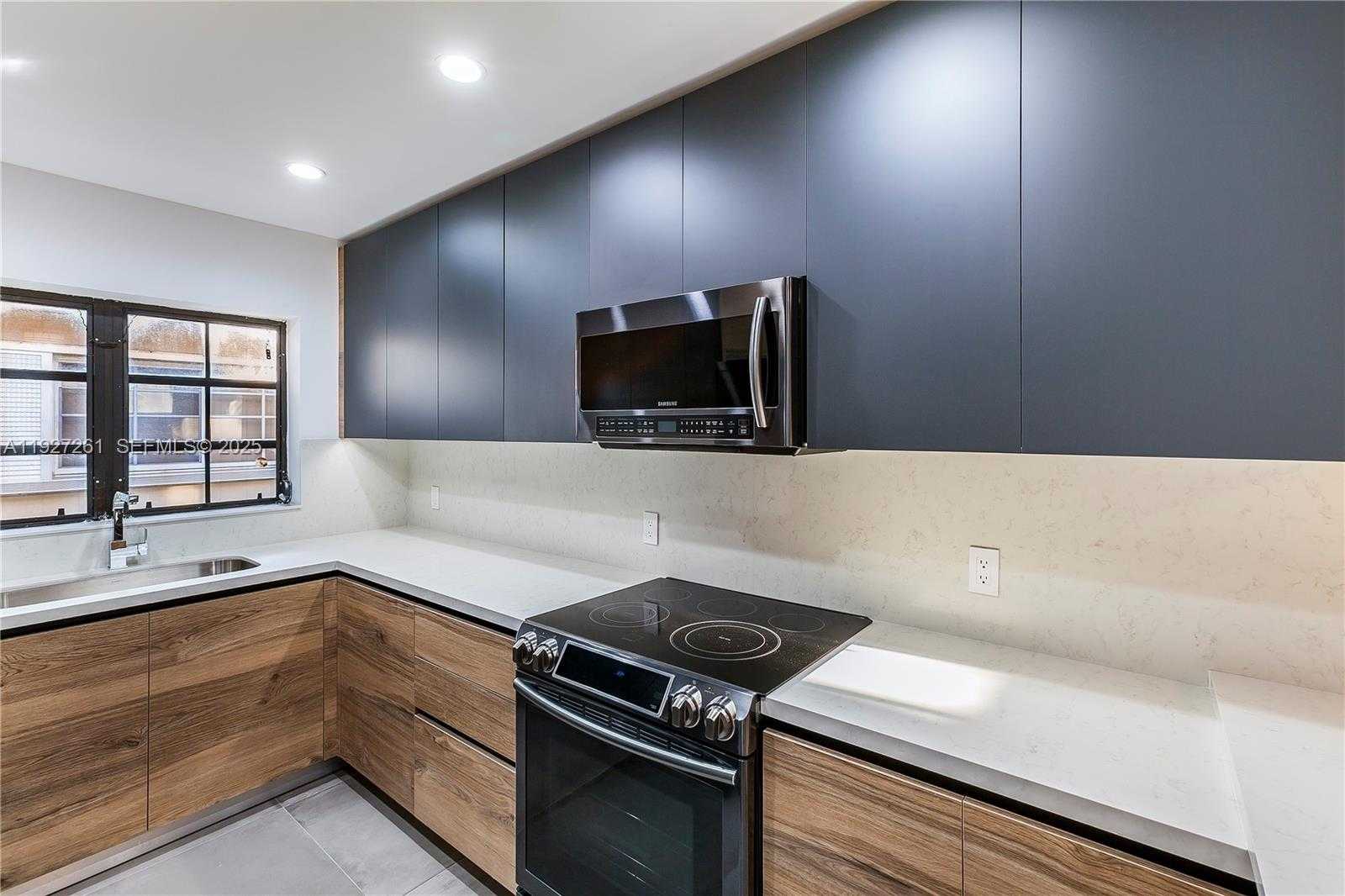 Small Image of 407 MINORCA AVE, Coral Gables Number 6