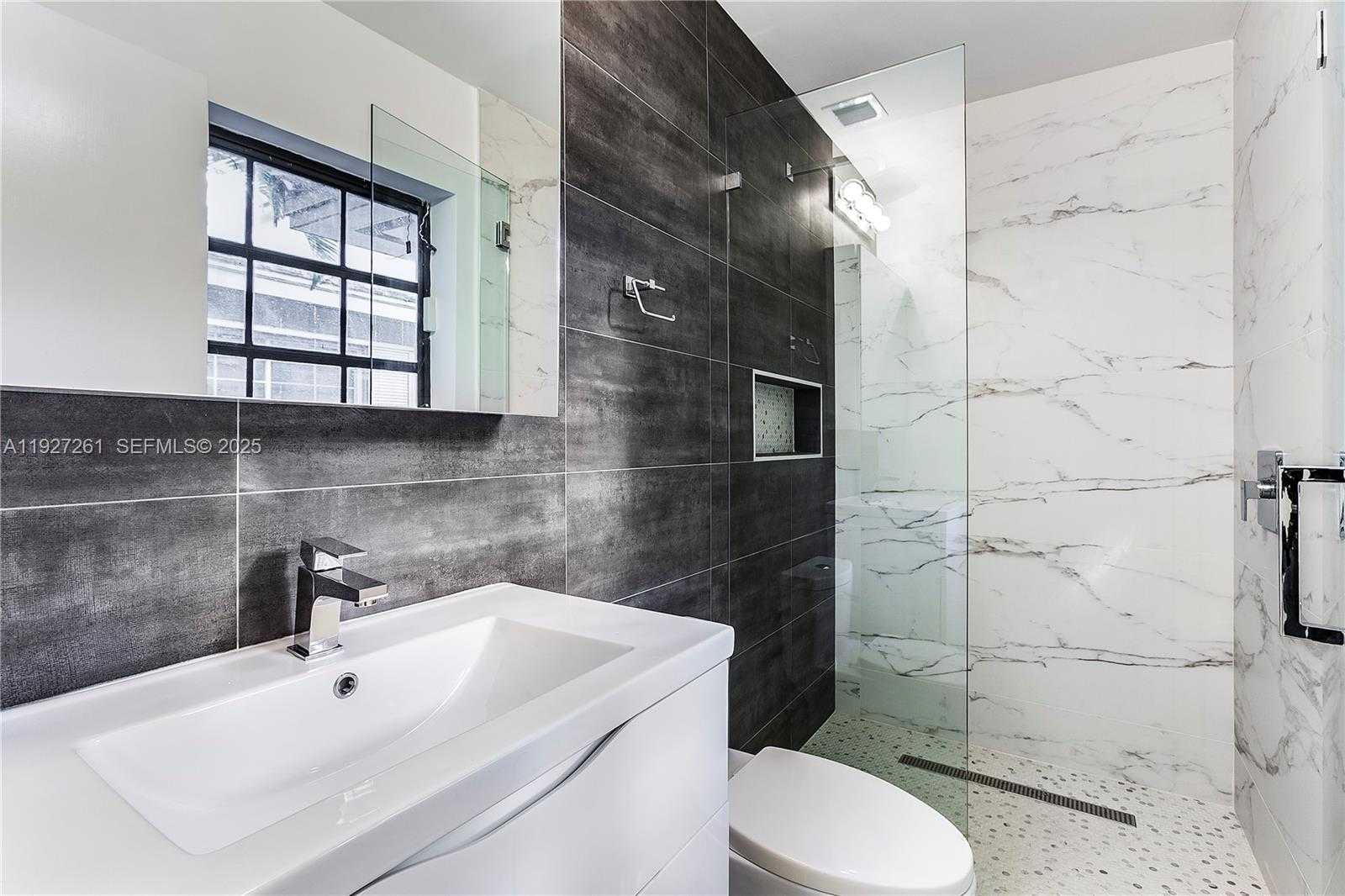 Small Image of 407 MINORCA AVE, Coral Gables Number 9