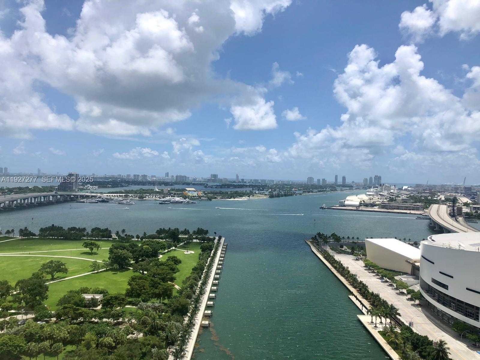 Small Image of 888 BISCAYNE BLVD #2412, Miami Number 1