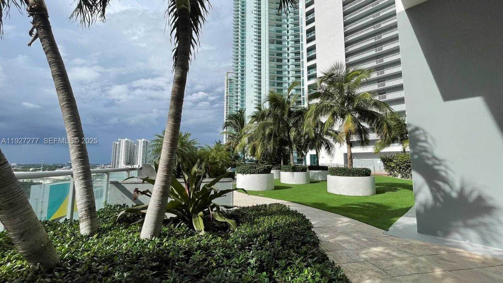 Small Image of 888 BISCAYNE BLVD #2412, Miami Number 19