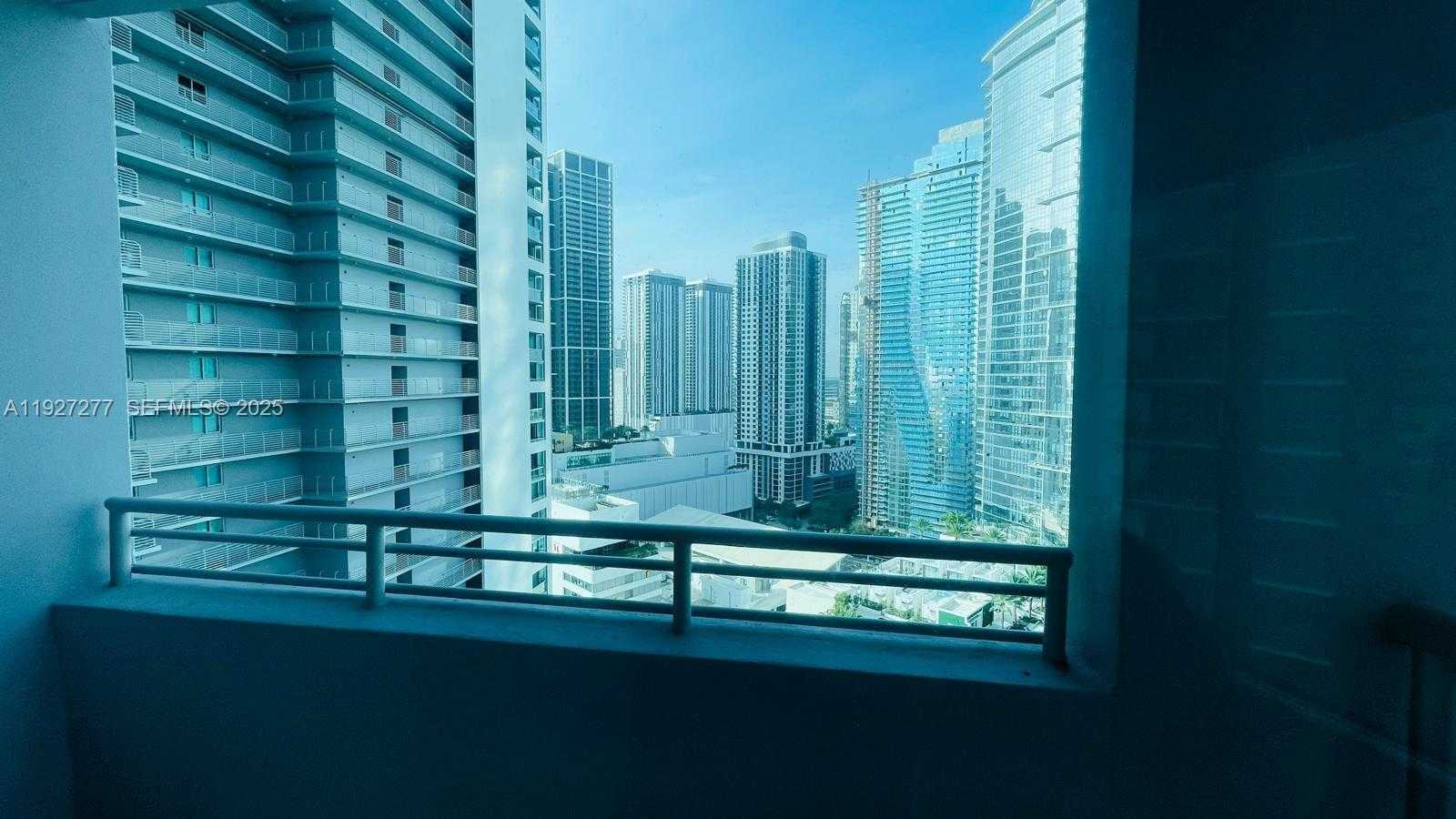 Small Image of 888 BISCAYNE BLVD #2412, Miami Number 4