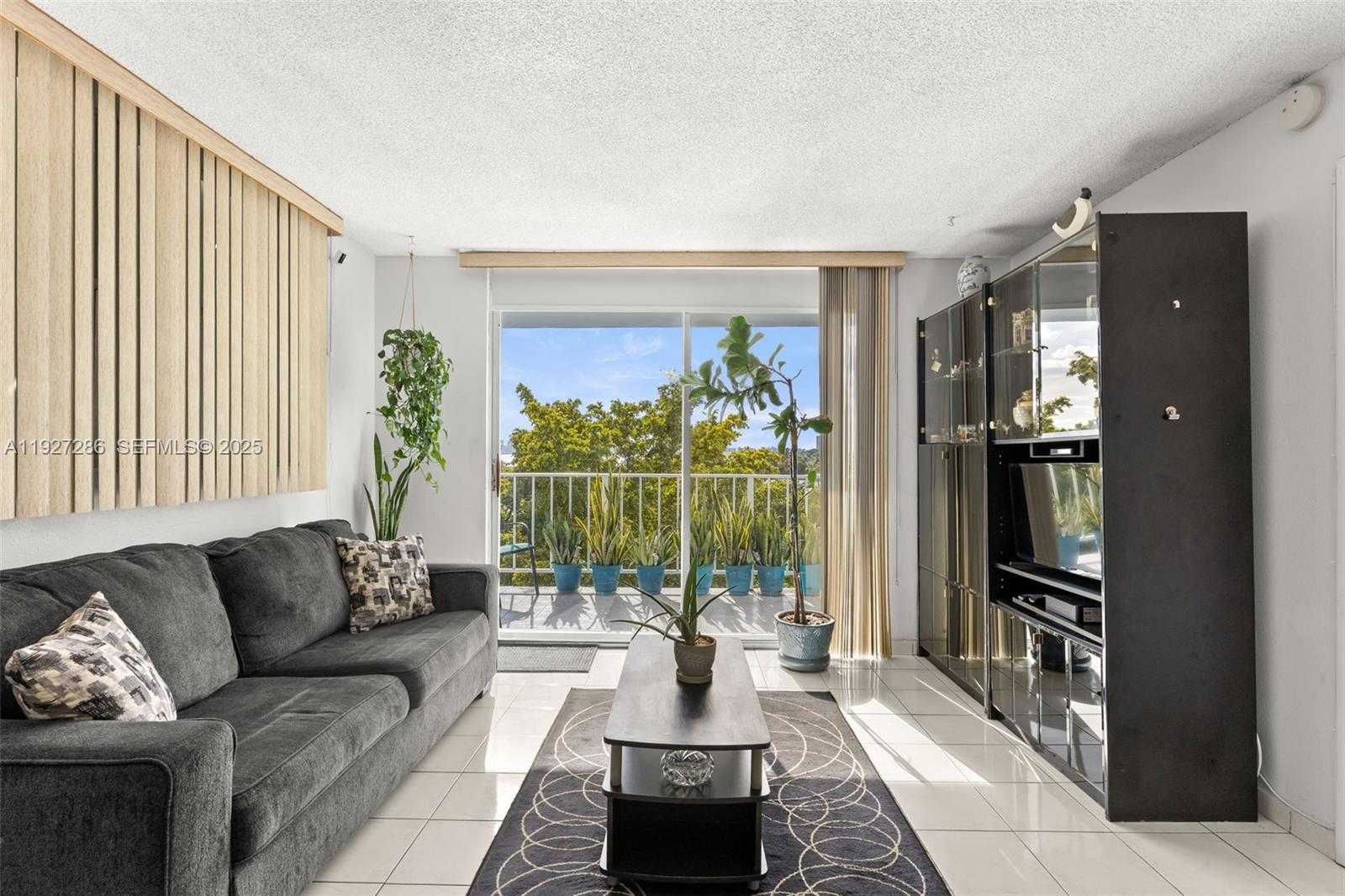 Small Image of 6900 BAY DR #5C, Miami Beach Number 1
