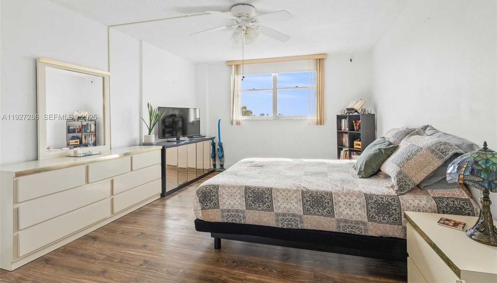 Small Image of 6900 BAY DR #5C, Miami Beach Number 11