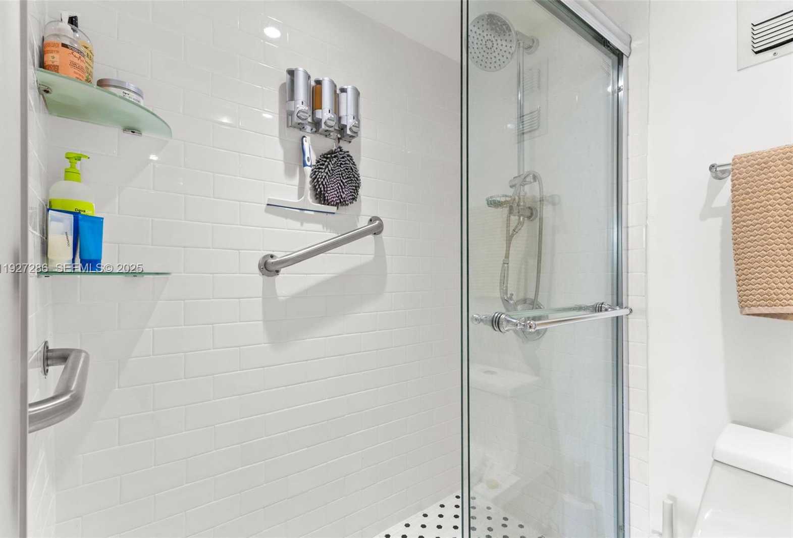 Small Image of 6900 BAY DR #5C, Miami Beach Number 17