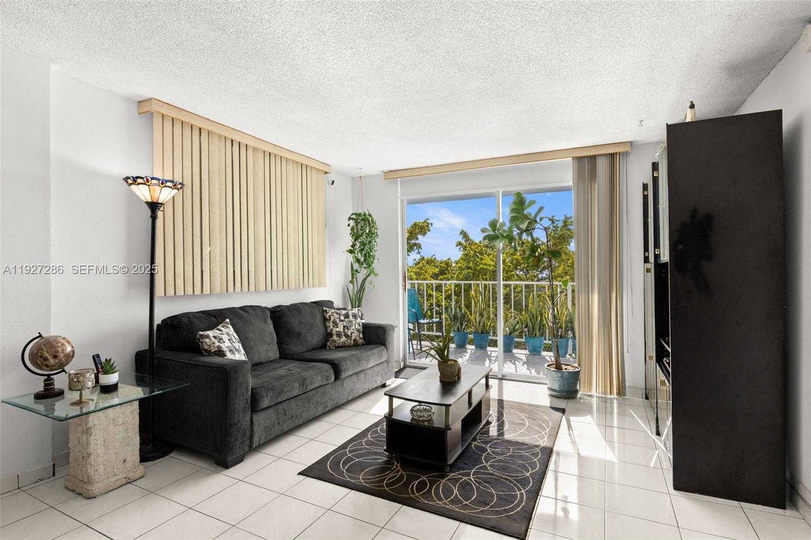 Small Image of 6900 BAY DR #5C, Miami Beach Number 2