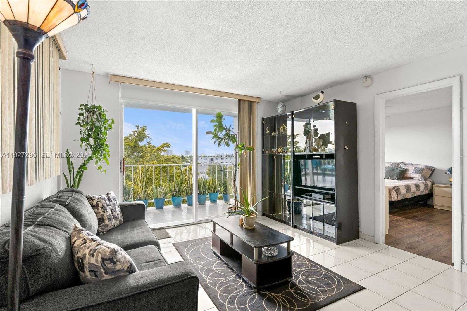 Small Image of 6900 BAY DR #5C, Miami Beach Number 3
