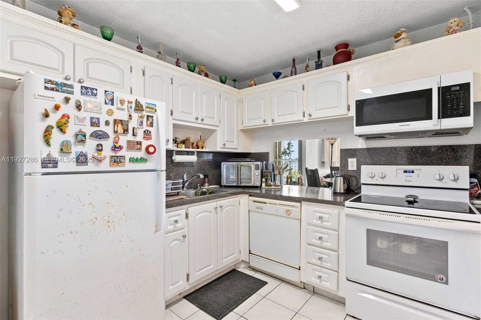 Small Image of 6900 BAY DR #5C, Miami Beach Number 9