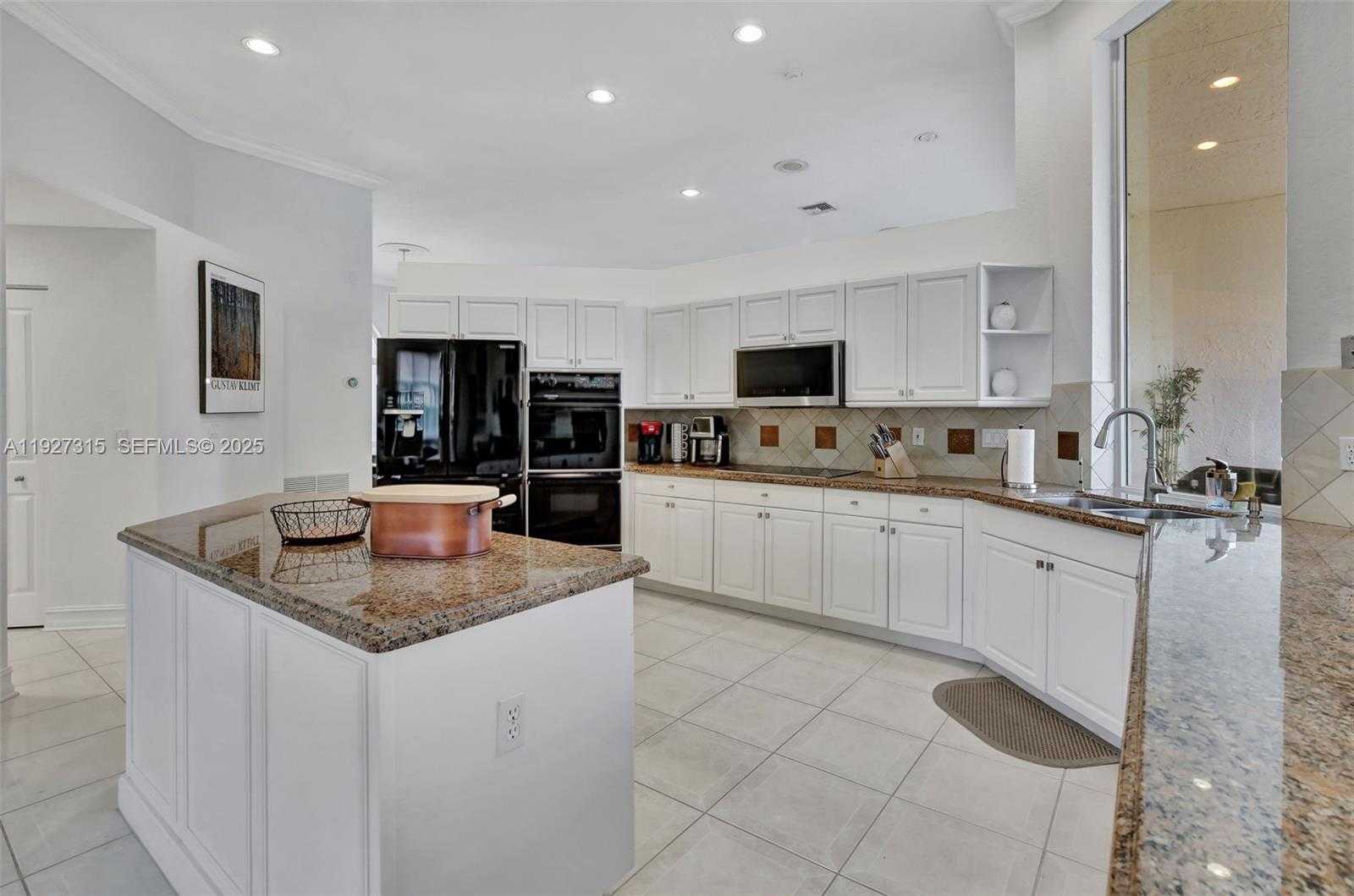 Small Image of 2922 MEDINAH, Weston Number 16