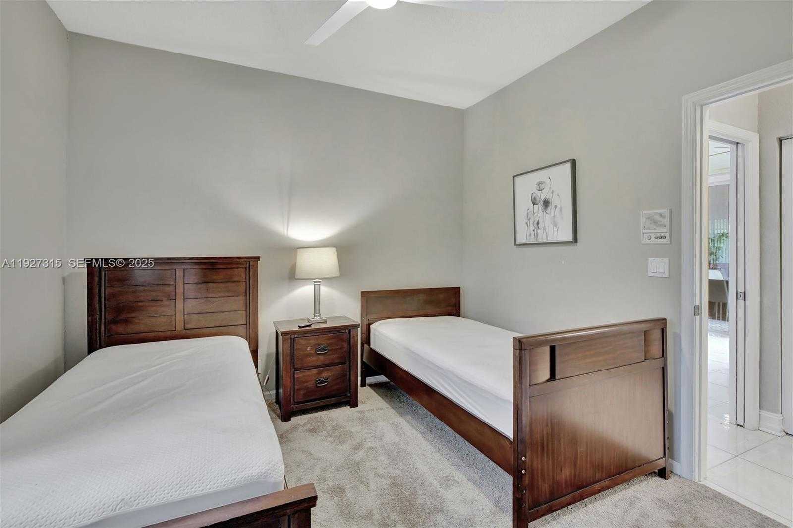 Small Image of 2922 MEDINAH, Weston Number 22