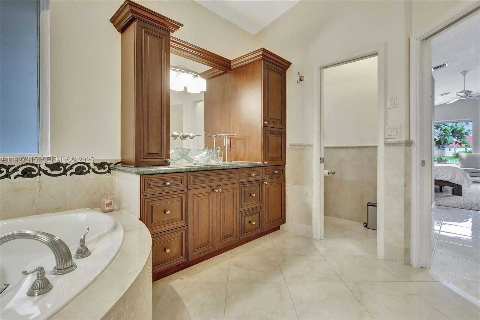 Small Image of 2922 MEDINAH, Weston Number 33