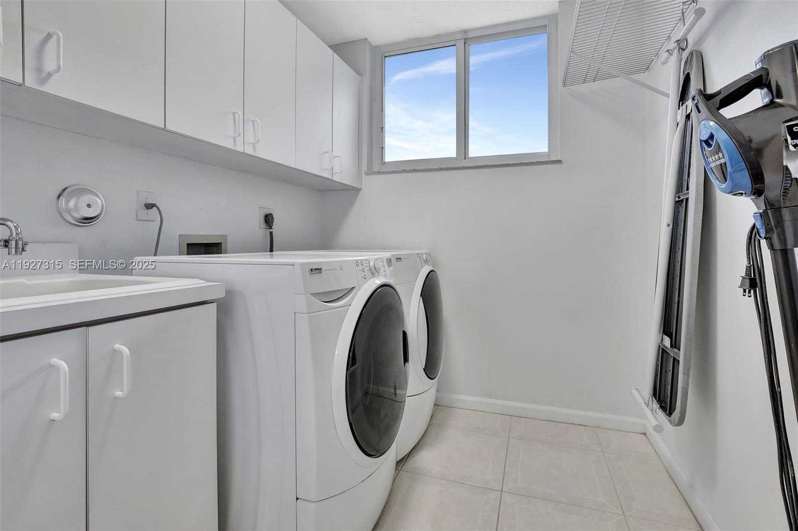 Small Image of 2922 MEDINAH, Weston Number 44