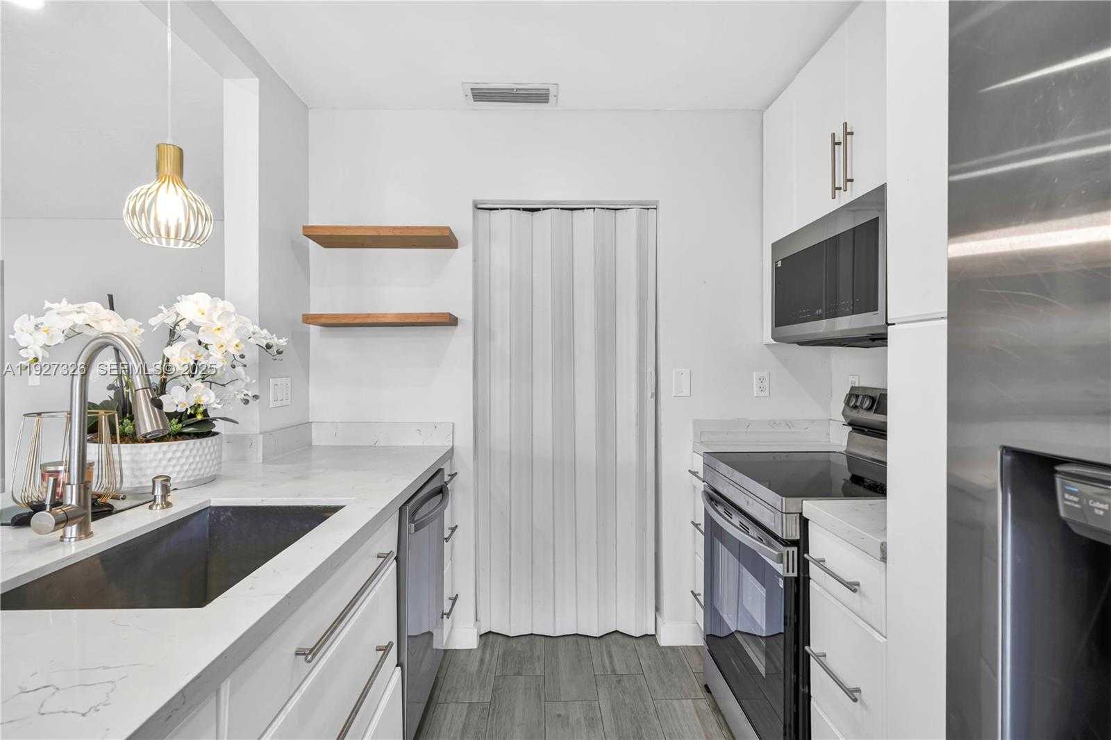 Small Image of 11974 SOUTH WEST 110TH ST CIR S, Miami Number 4