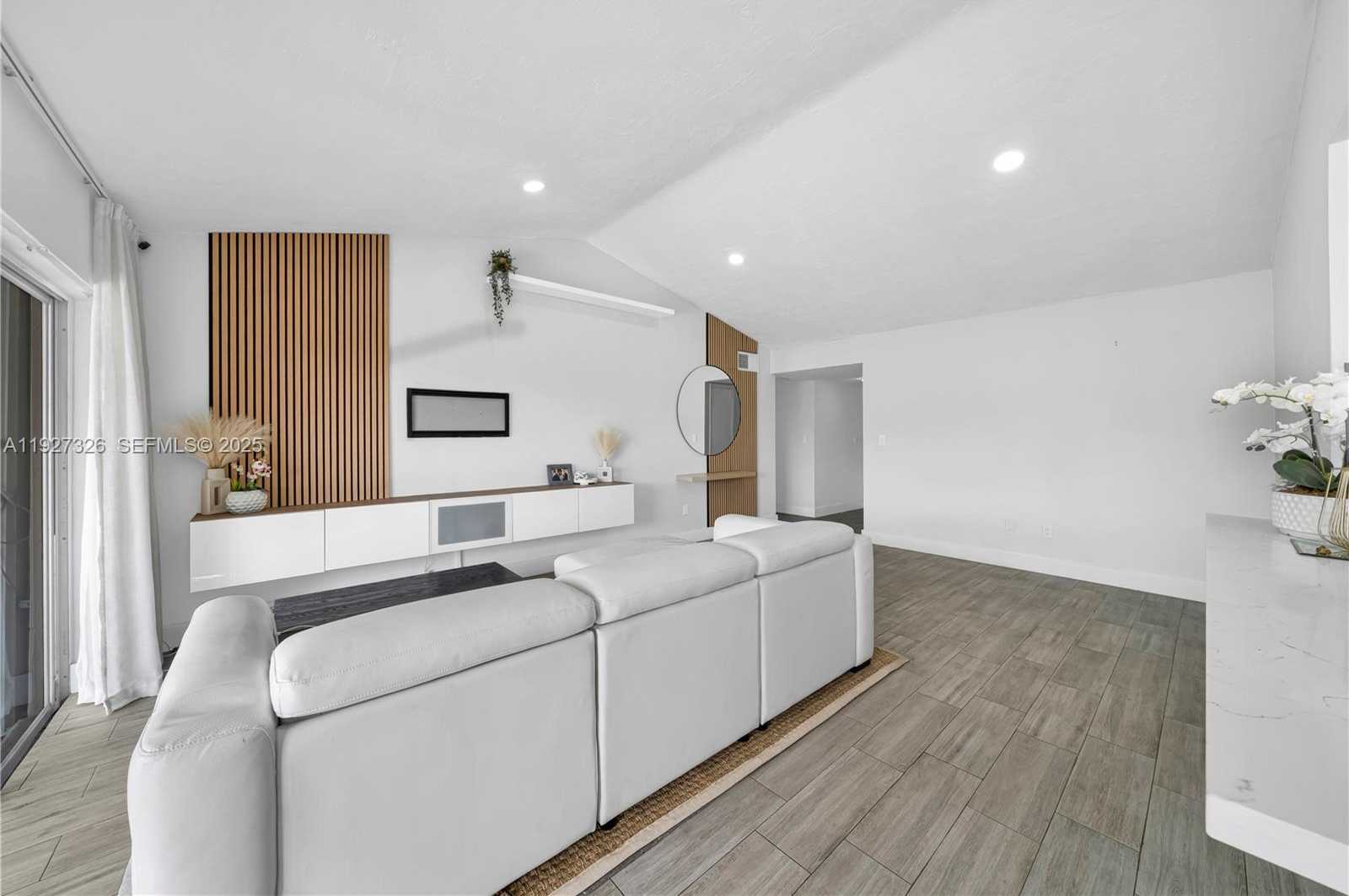 Small Image of 11974 SOUTH WEST 110TH ST CIR S, Miami Number 9