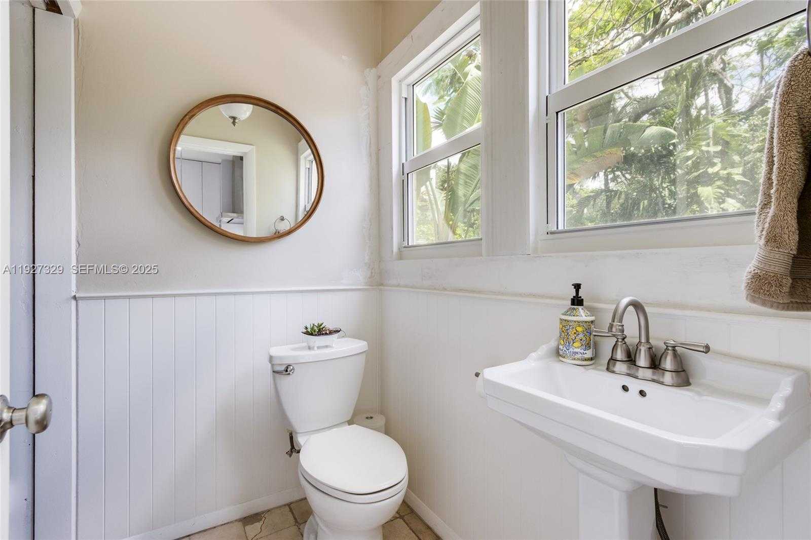 Small Image of 665 NORTH EAST 120TH ST, Biscayne Park Number 10