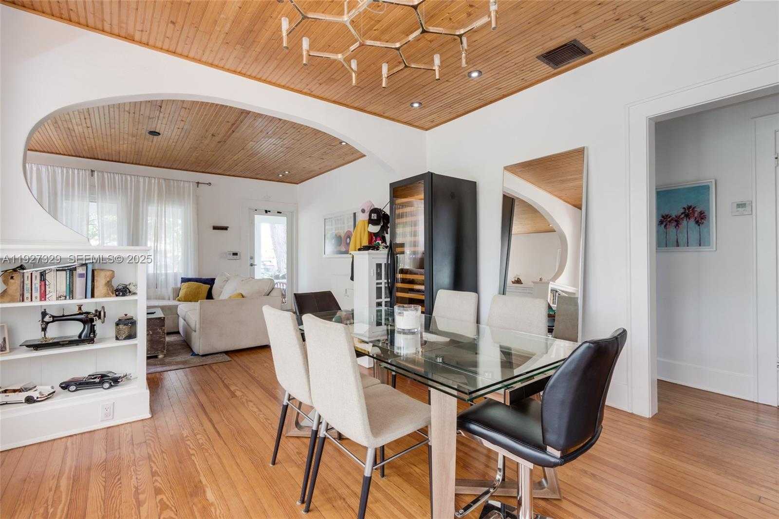 Small Image of 665 NORTH EAST 120TH ST, Biscayne Park Number 2