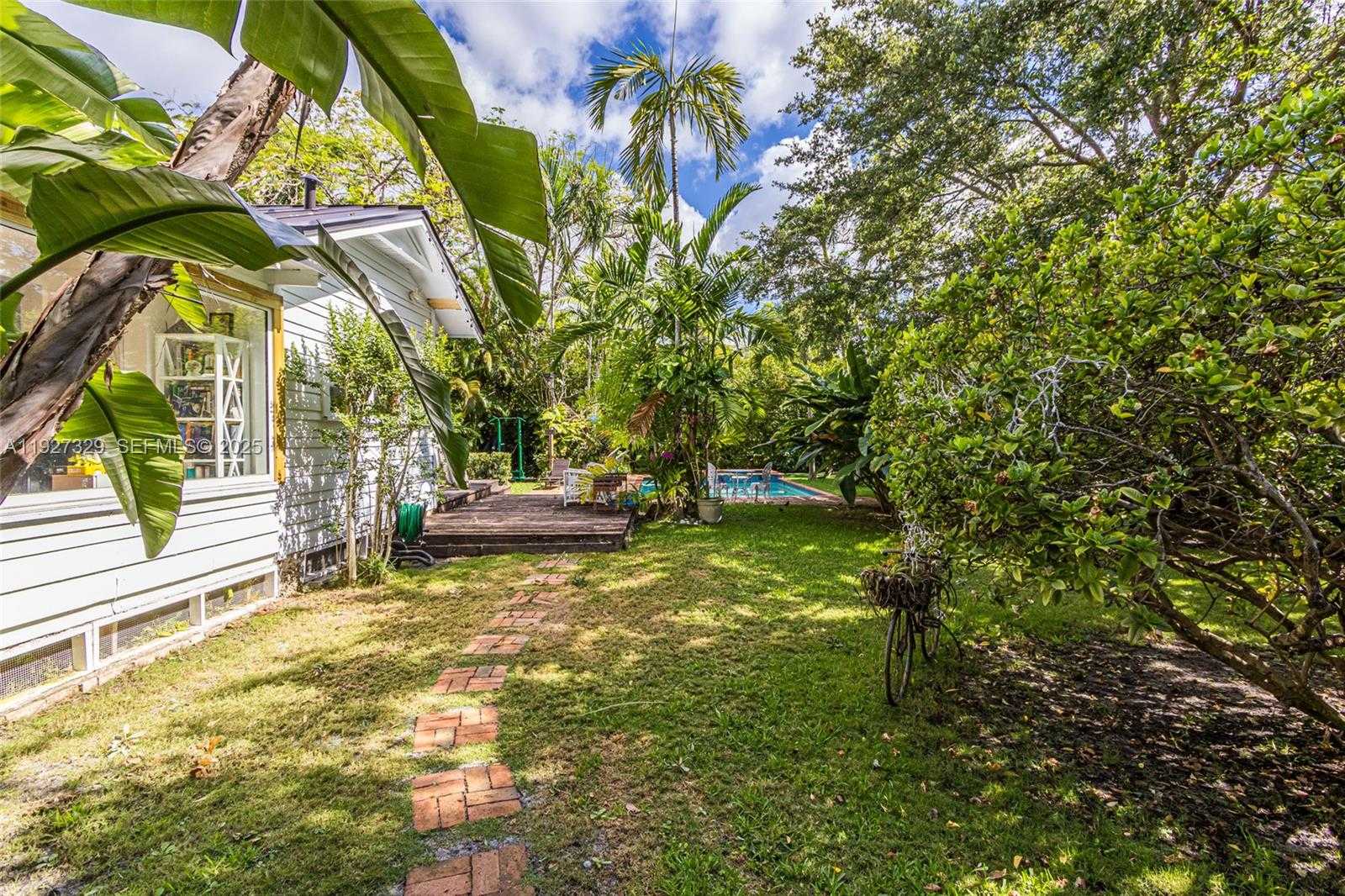 Small Image of 665 NORTH EAST 120TH ST, Biscayne Park Number 20