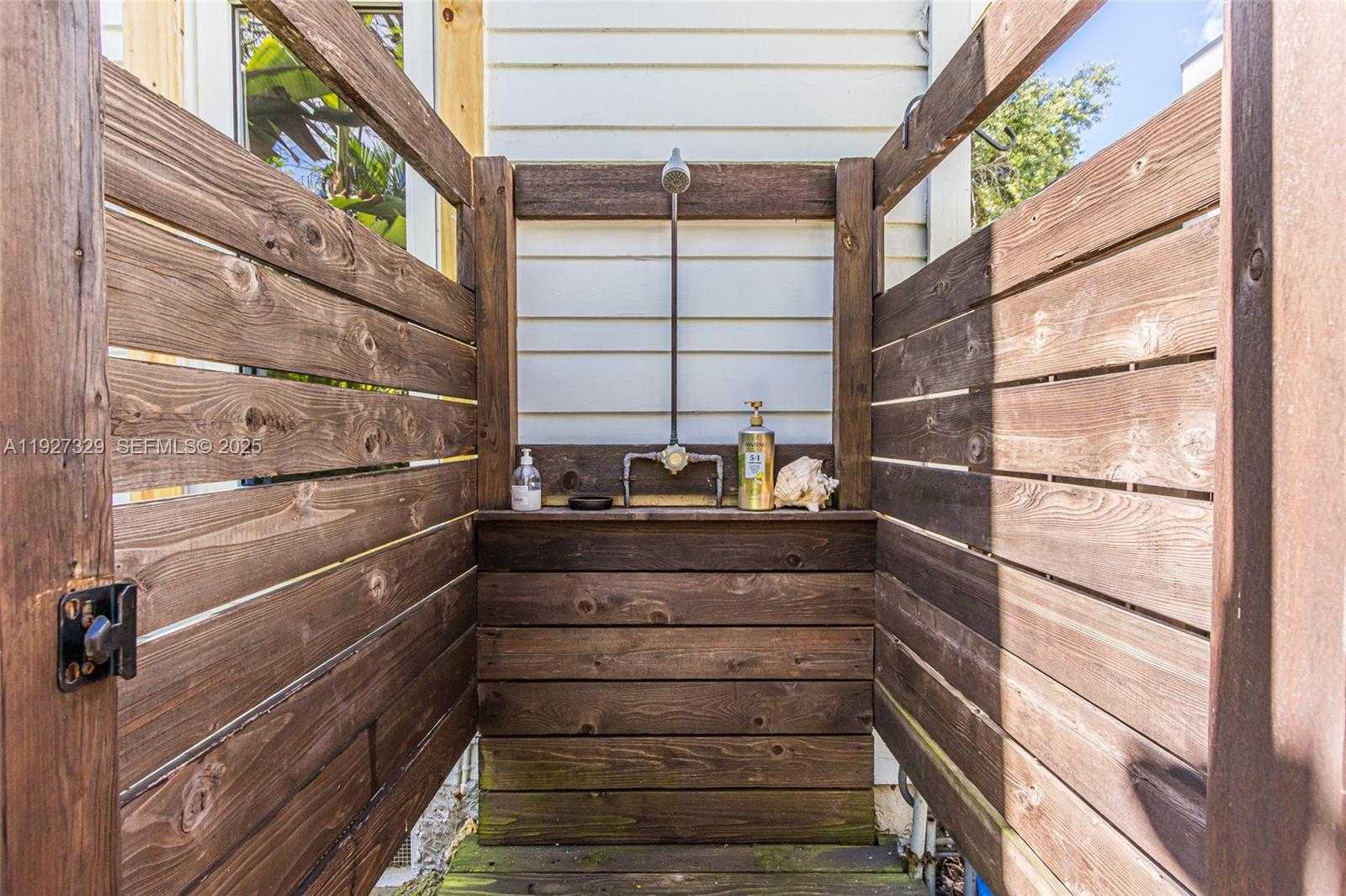 Small Image of 665 NORTH EAST 120TH ST, Biscayne Park Number 30