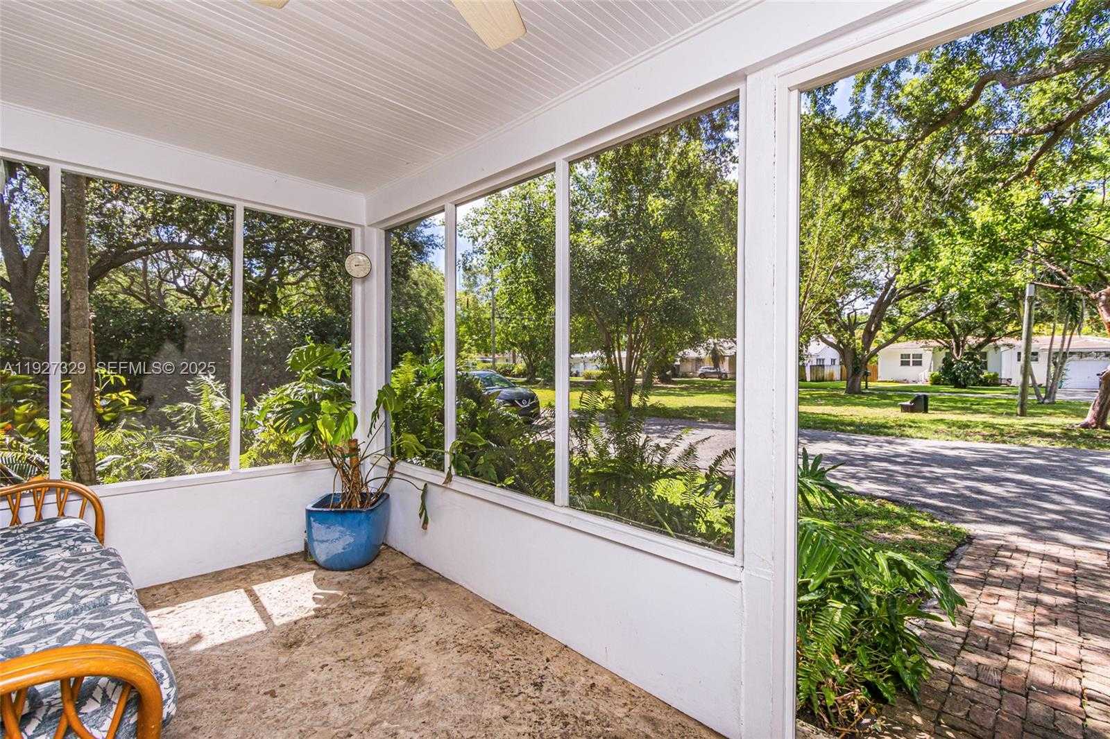 Small Image of 665 NORTH EAST 120TH ST, Biscayne Park Number 32