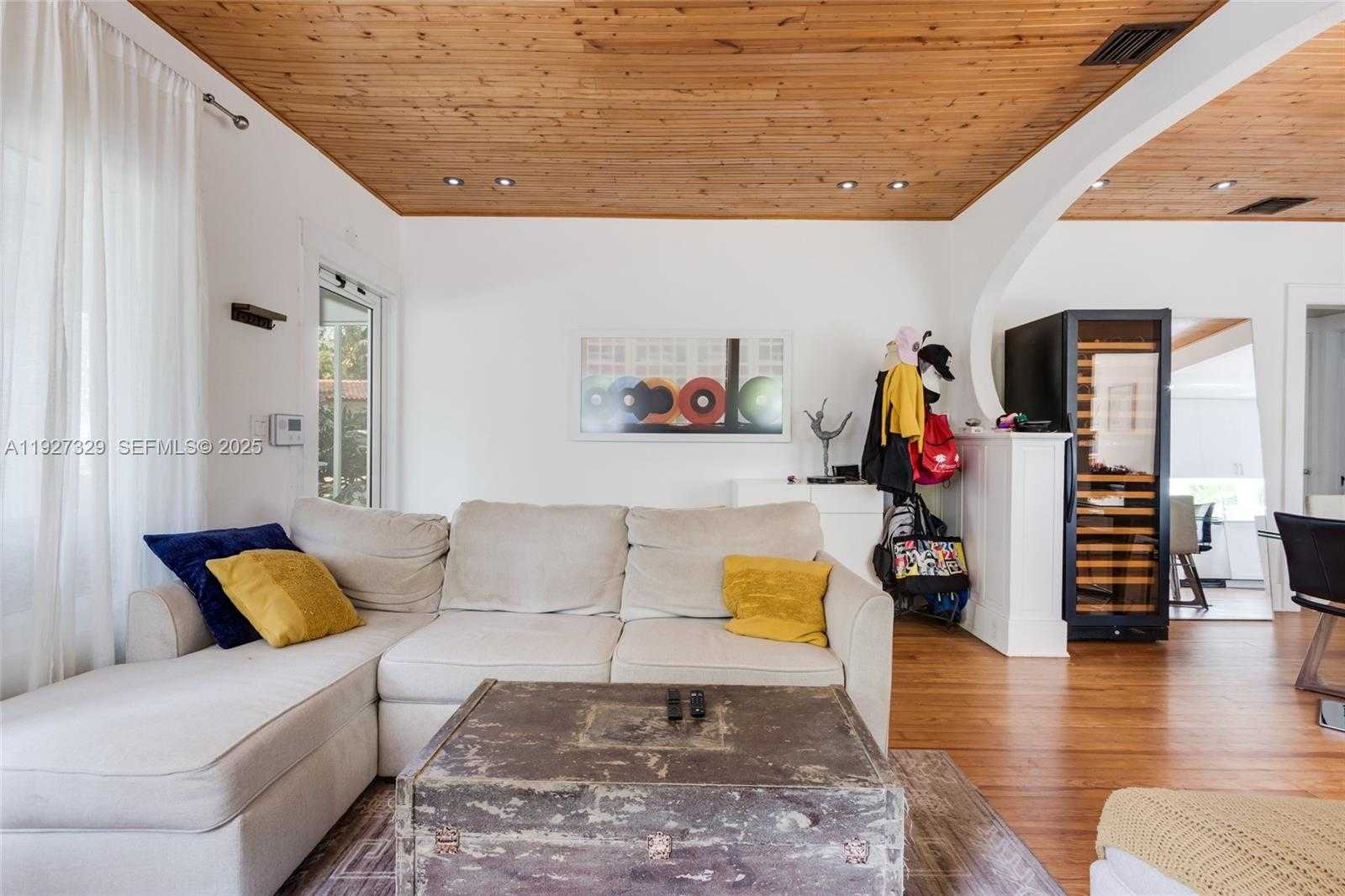 Small Image of 665 NORTH EAST 120TH ST, Biscayne Park Number 5