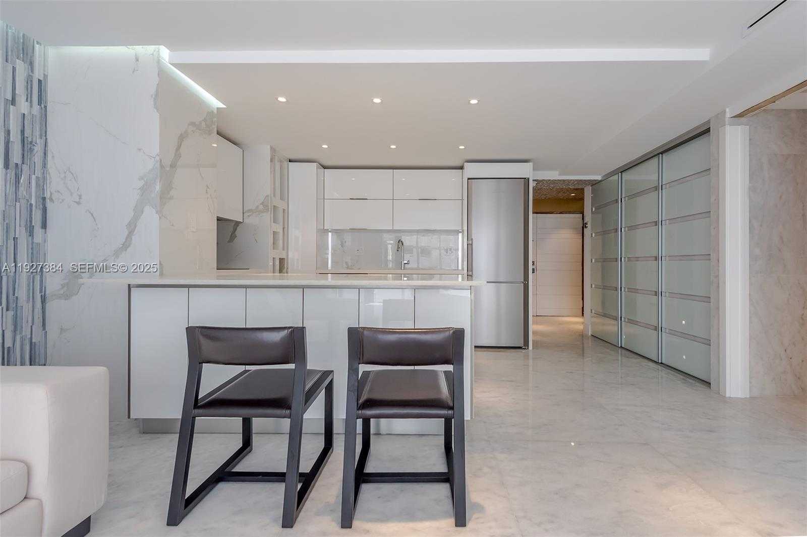 Small Image of 6423 COLLINS AVE #304, Miami Beach Number 1