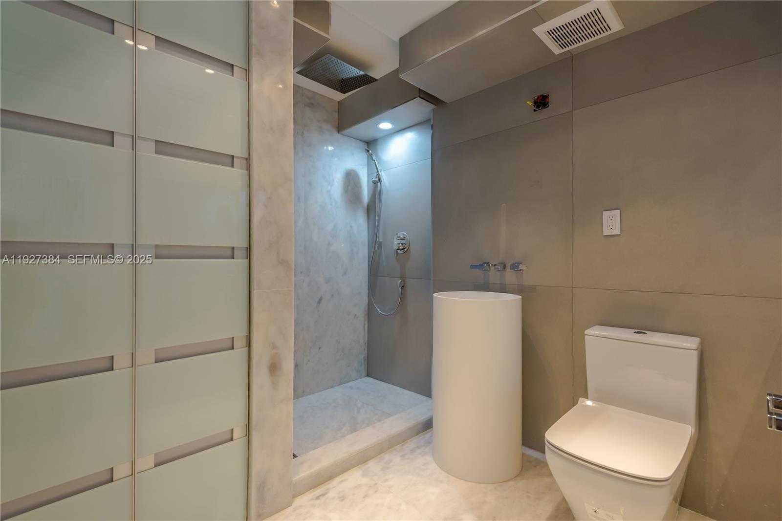 Small Image of 6423 COLLINS AVE #304, Miami Beach Number 12