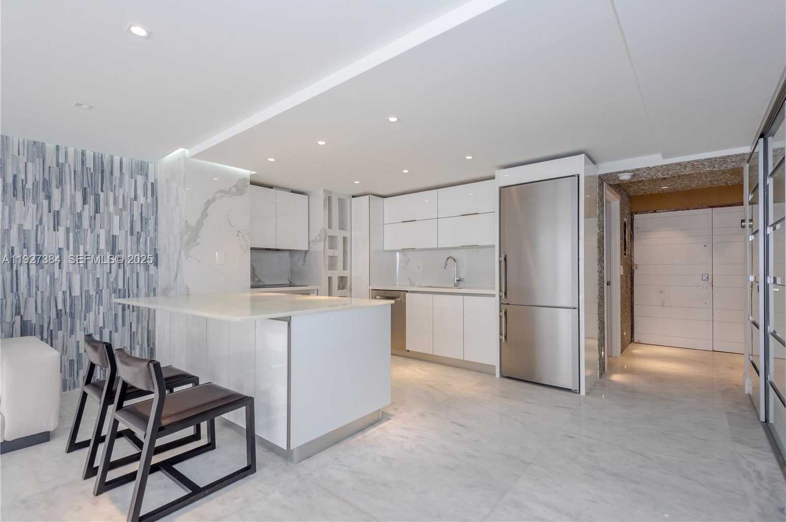 Small Image of 6423 COLLINS AVE #304, Miami Beach Number 3